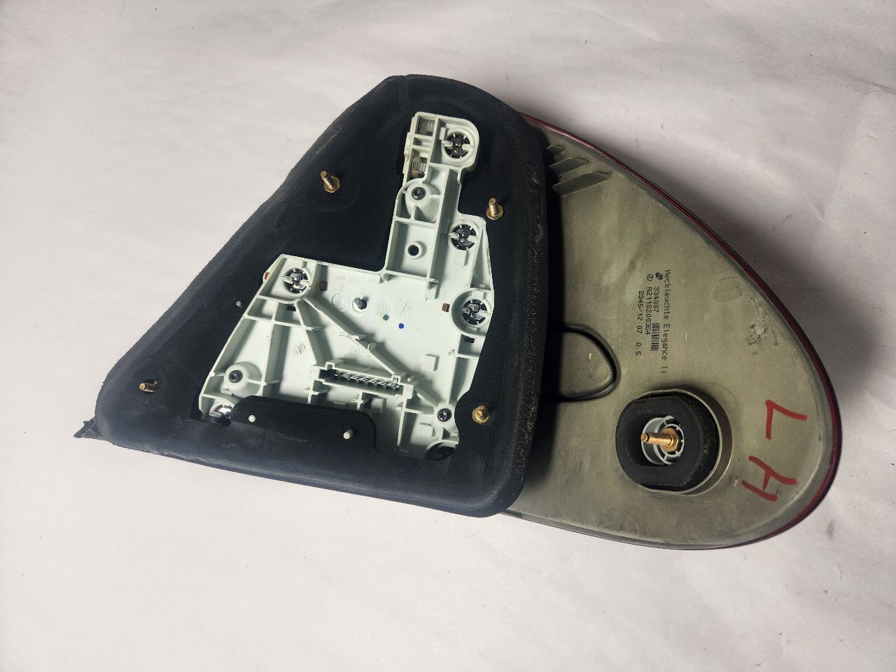 2006 MERCEDES-BENZ E-CLASS Left TAIL LAMP - 466277 — photo 4