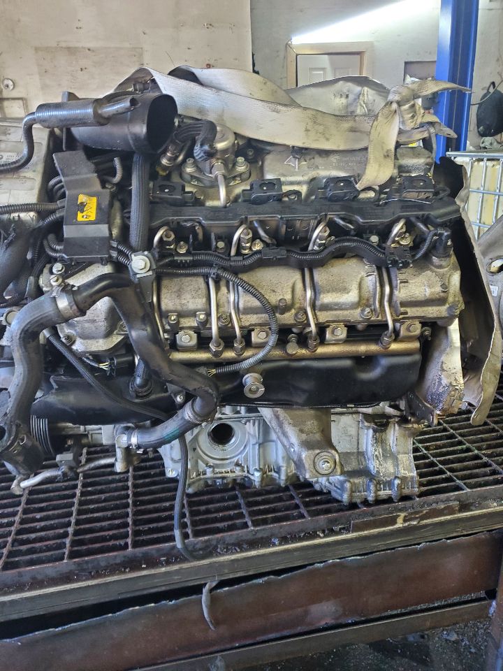 2012 BMW 550i ENGINE ASSEMBLY - 467179 — photo 2