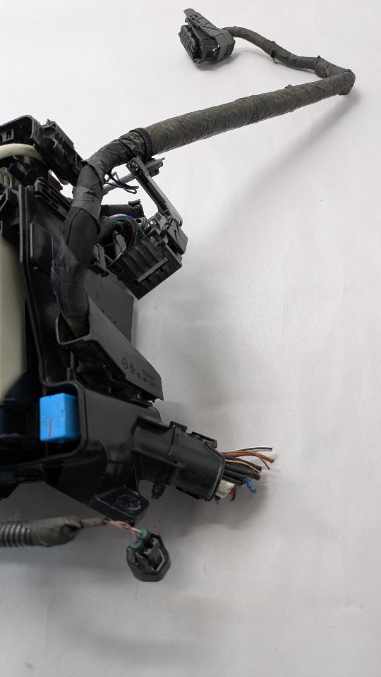 2014 TOYOTA PRIUS Fuse Box, Engine - 468302 — photo 4