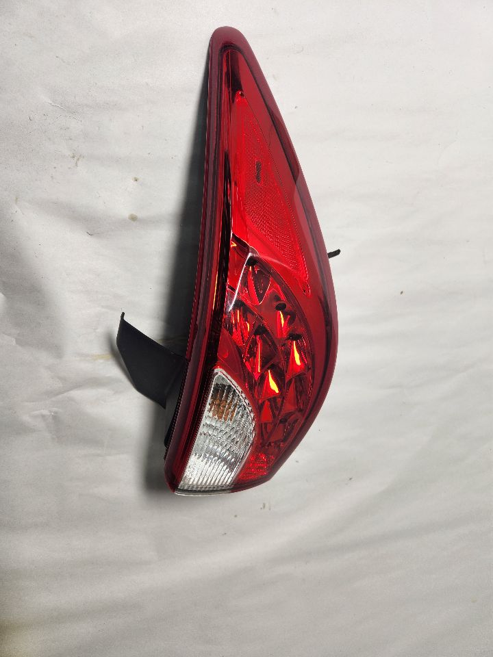 2015 INFINITI QX60 Right TAIL LAMP - 468489