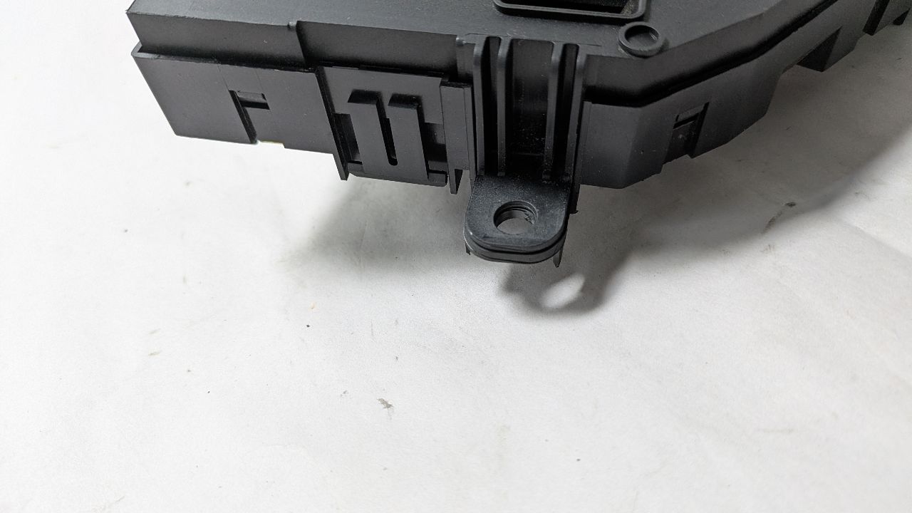 2015 BMW 740i Fuse Box, Engine - 468949 — photo 4