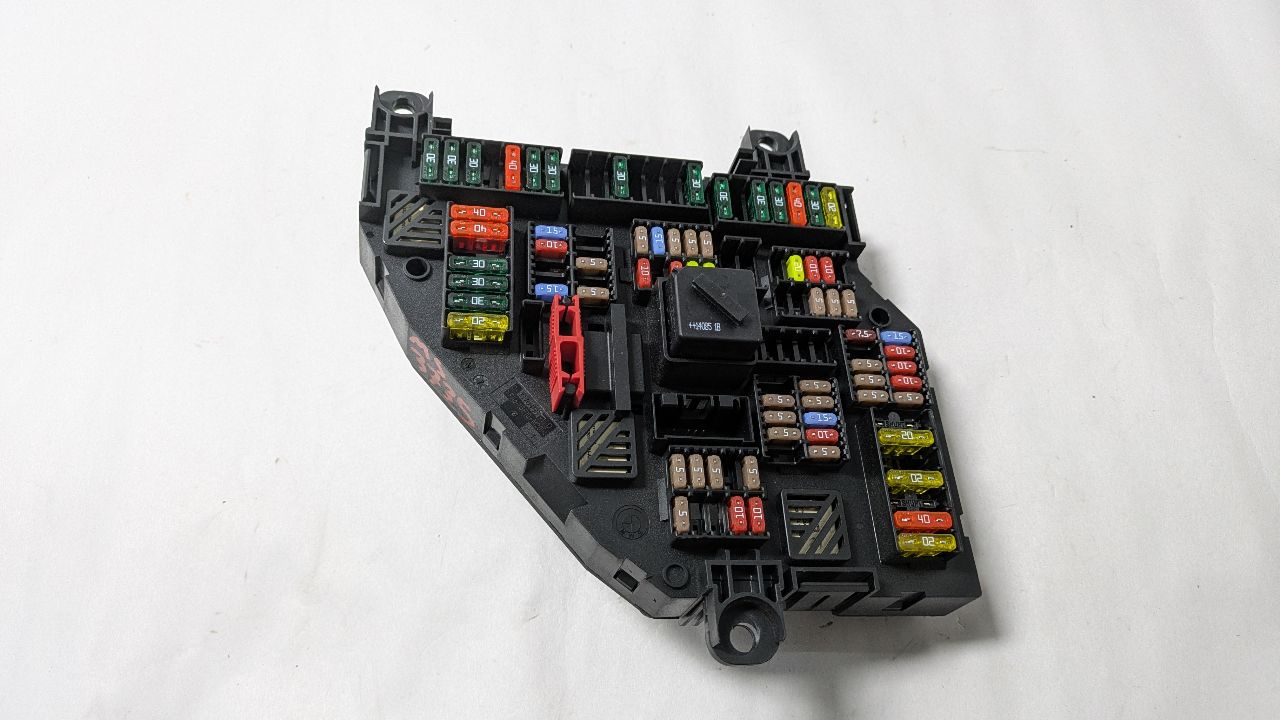 2015 BMW 740i Fuse Box, Engine - 468949 — photo 6