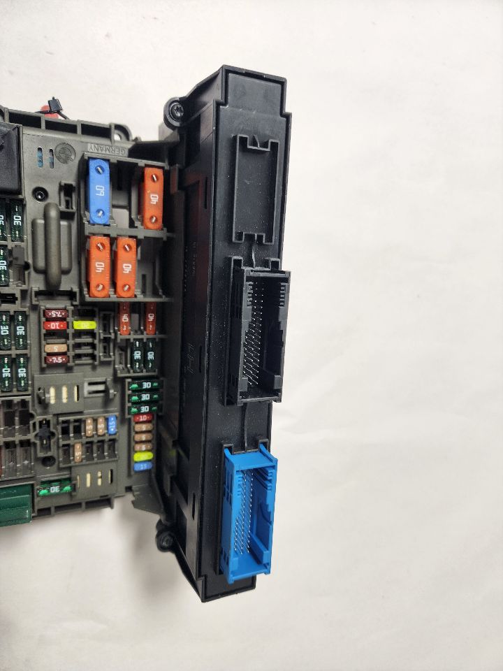 2010 BMW 328i Fuse Box, Engine - 469354 — photo 2