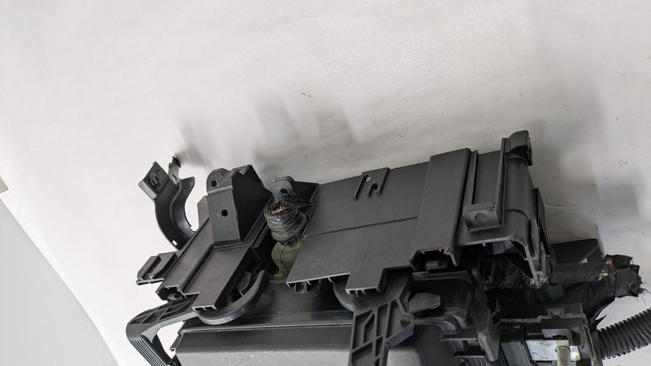 2016 GMC YUKON Fuse Box, Engine - 469694 — photo 3