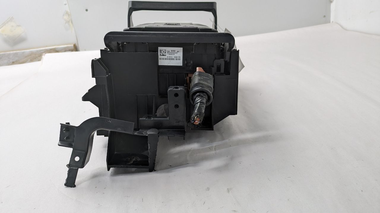 2016 GMC YUKON Fuse Box, Engine - 469694 — photo 4