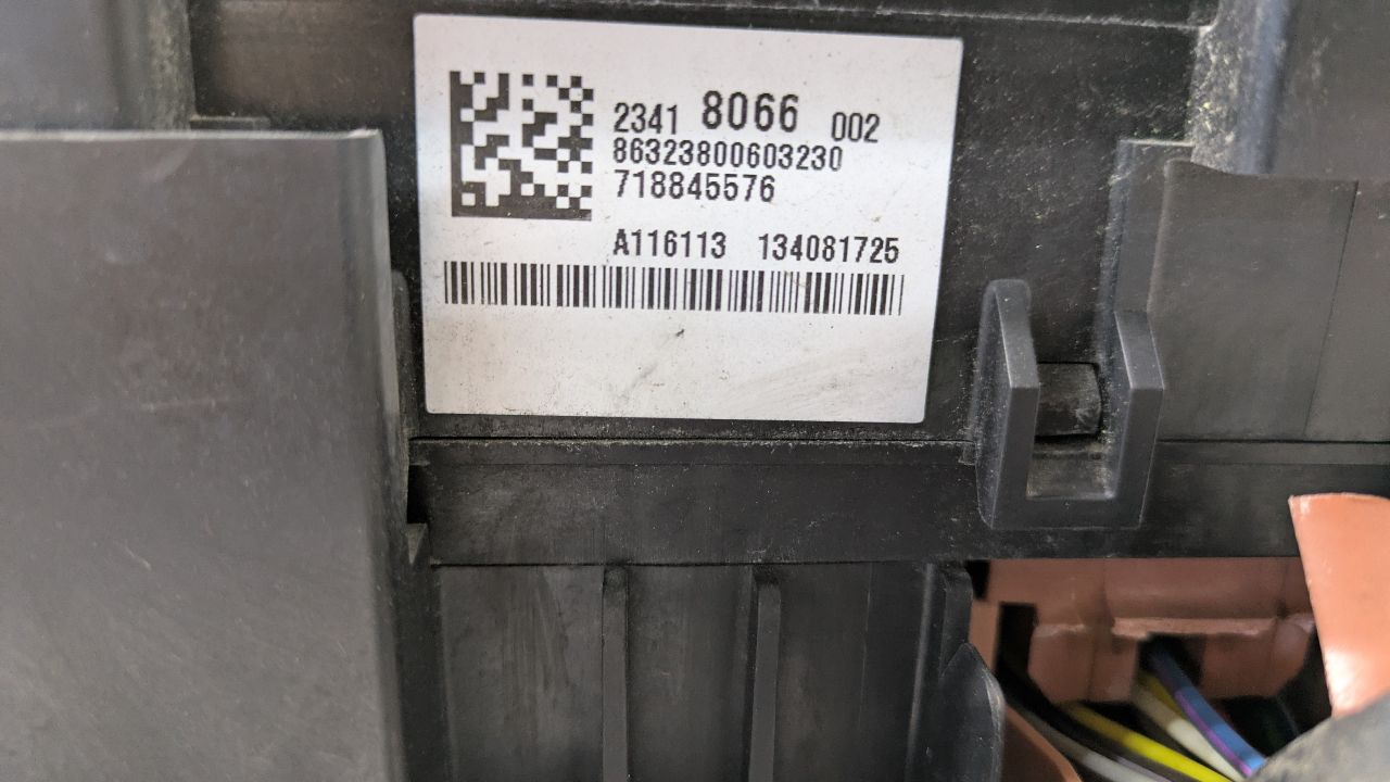 2016 GMC YUKON Fuse Box, Engine - 469694 — photo 5