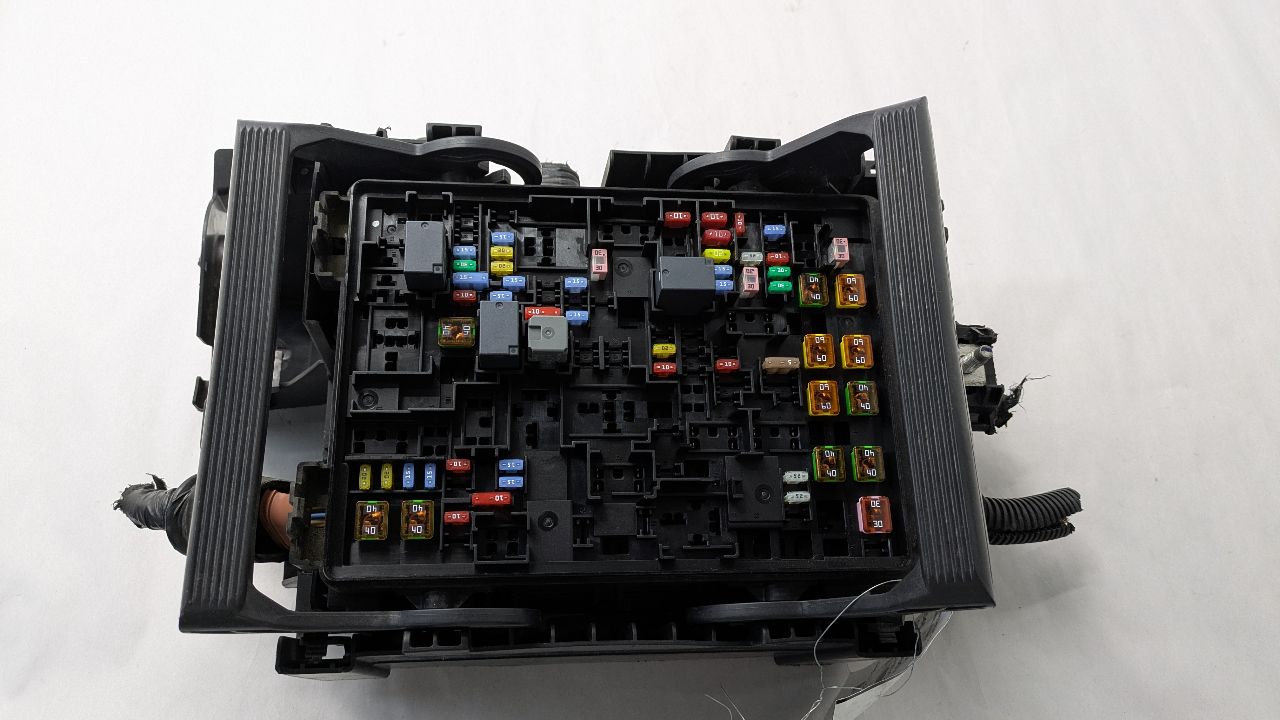 2016 GMC YUKON Fuse Box, Engine - 469694 — photo 6
