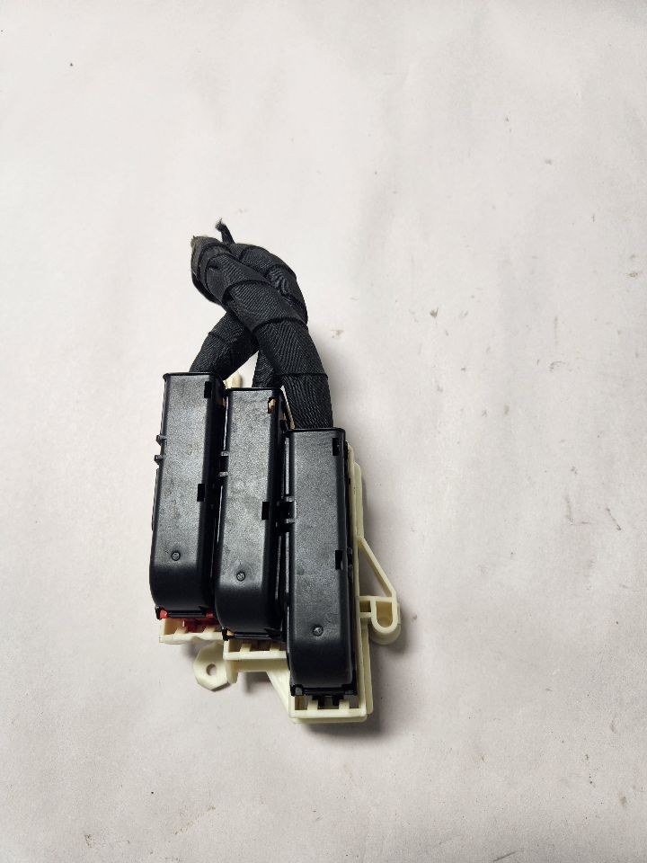 2014 AUDI A6 Left Fuse Box, Engine - 469754 — photo 3
