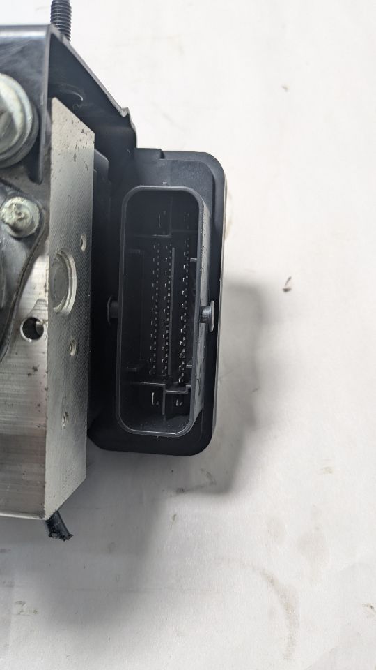 2017 NISSAN ROGUE SPORT Anti-lock Brake Pts - 470015 — photo 2