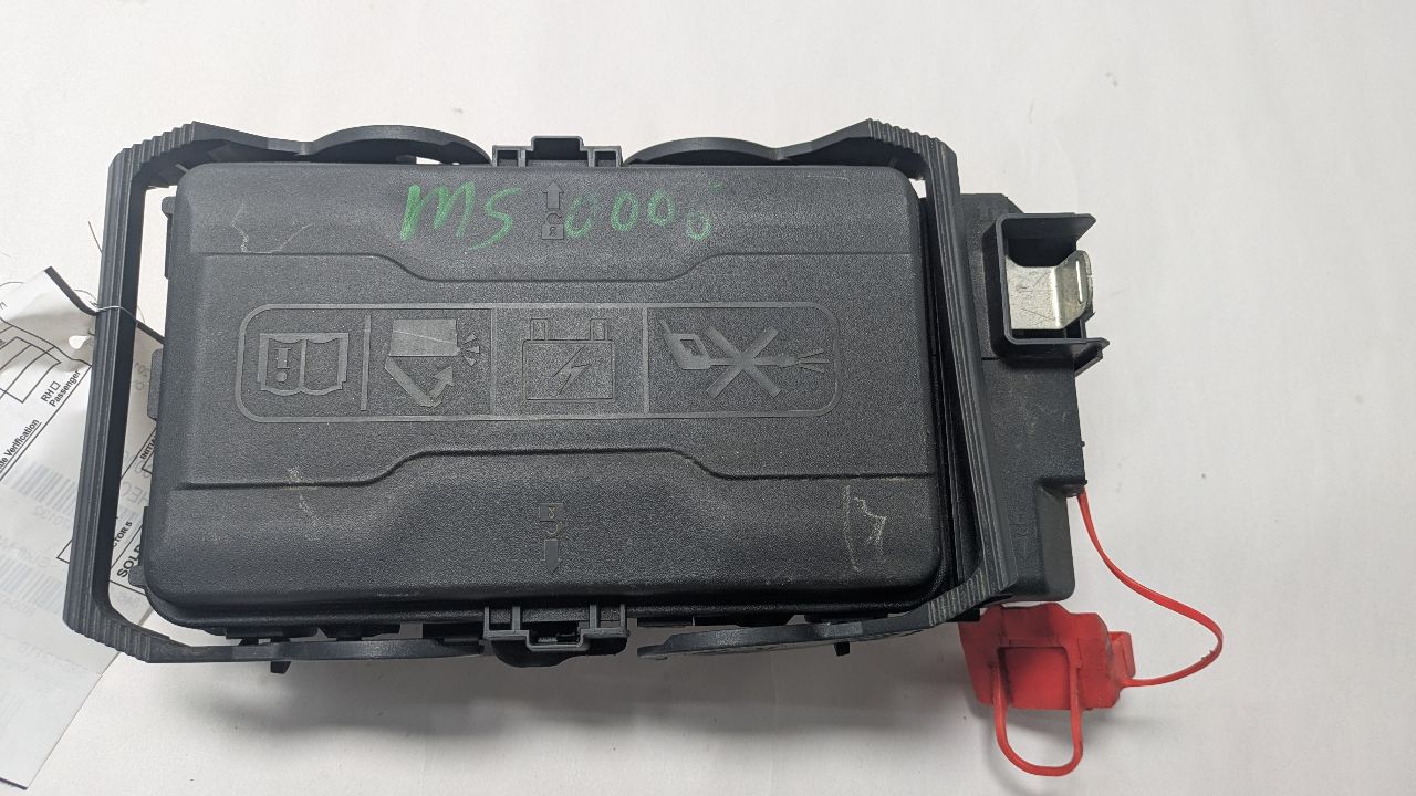 2018 CHEVROLET MALIBU Fuse Box, Engine - 470132 — photo 1
