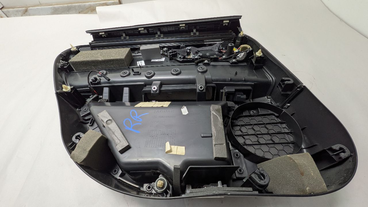 2017 JAGUAR XF 6cyl Supercharged 3.0 TRIM PANEL, RR DR - 471087 — photo 5