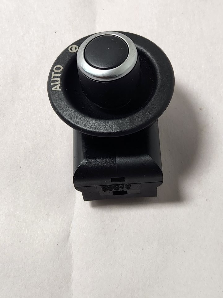 2017 JAGUAR XF 6cyl Supercharged 3.0 Front Door Switch - 471095 — photo 2