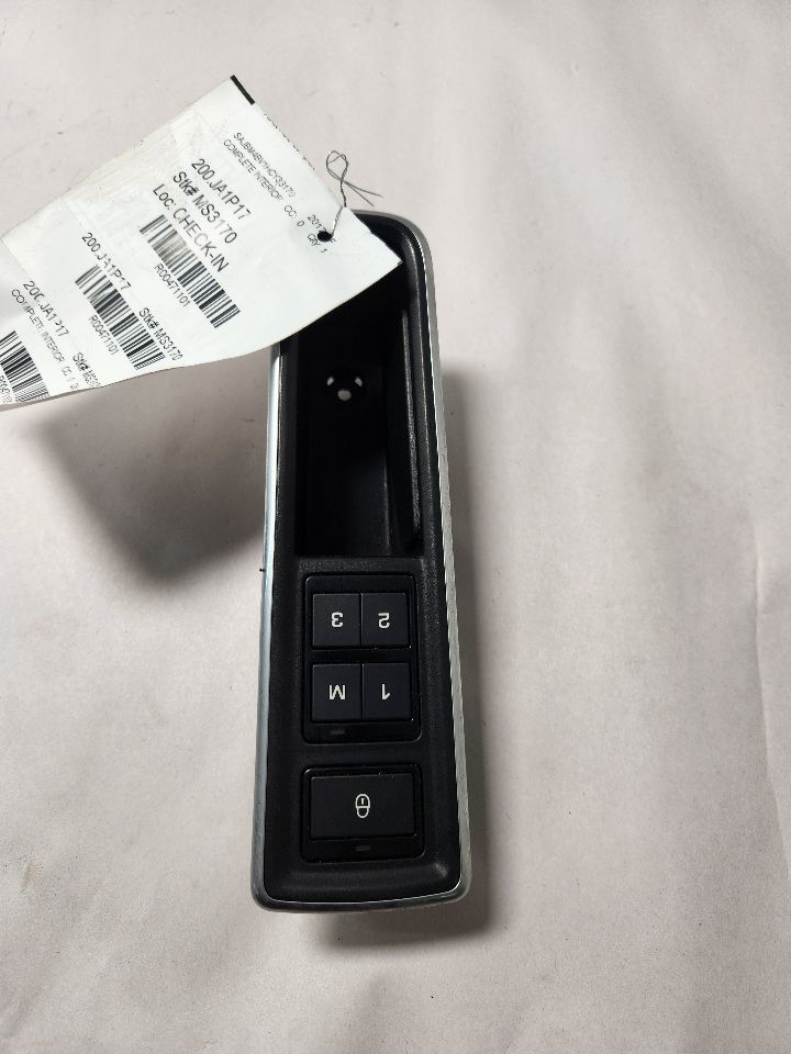 2017 JAGUAR XF 6cyl Supercharged 3.0 Front Door Switch - 471101 — photo 1
