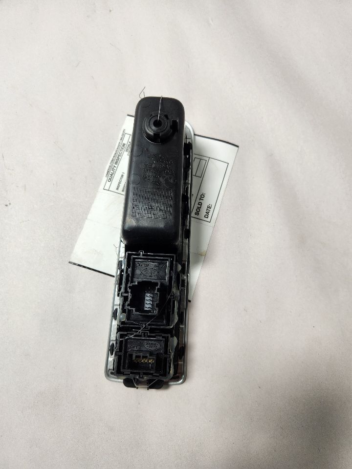 2017 JAGUAR XF 6cyl Supercharged 3.0 Front Door Switch - 471101 — photo 4