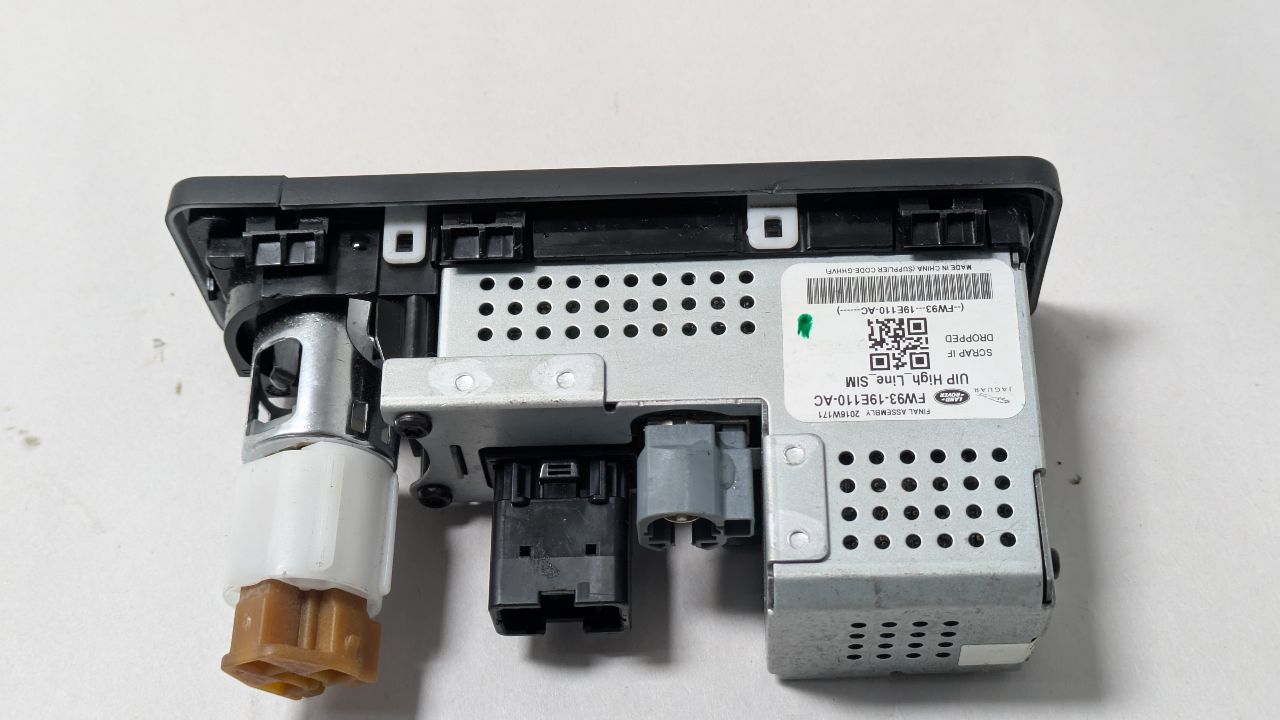 2017 LAND ROVER EVOQUE Console, Front - 471922 — photo 4