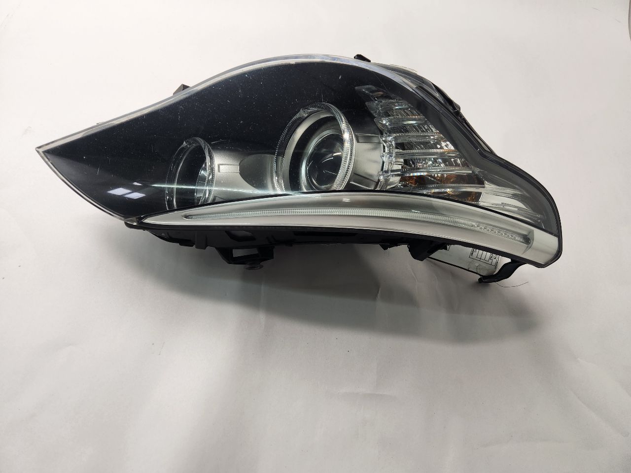 2010 BMW 528i Right HEADLAMP ASSEMBLY - 472026
