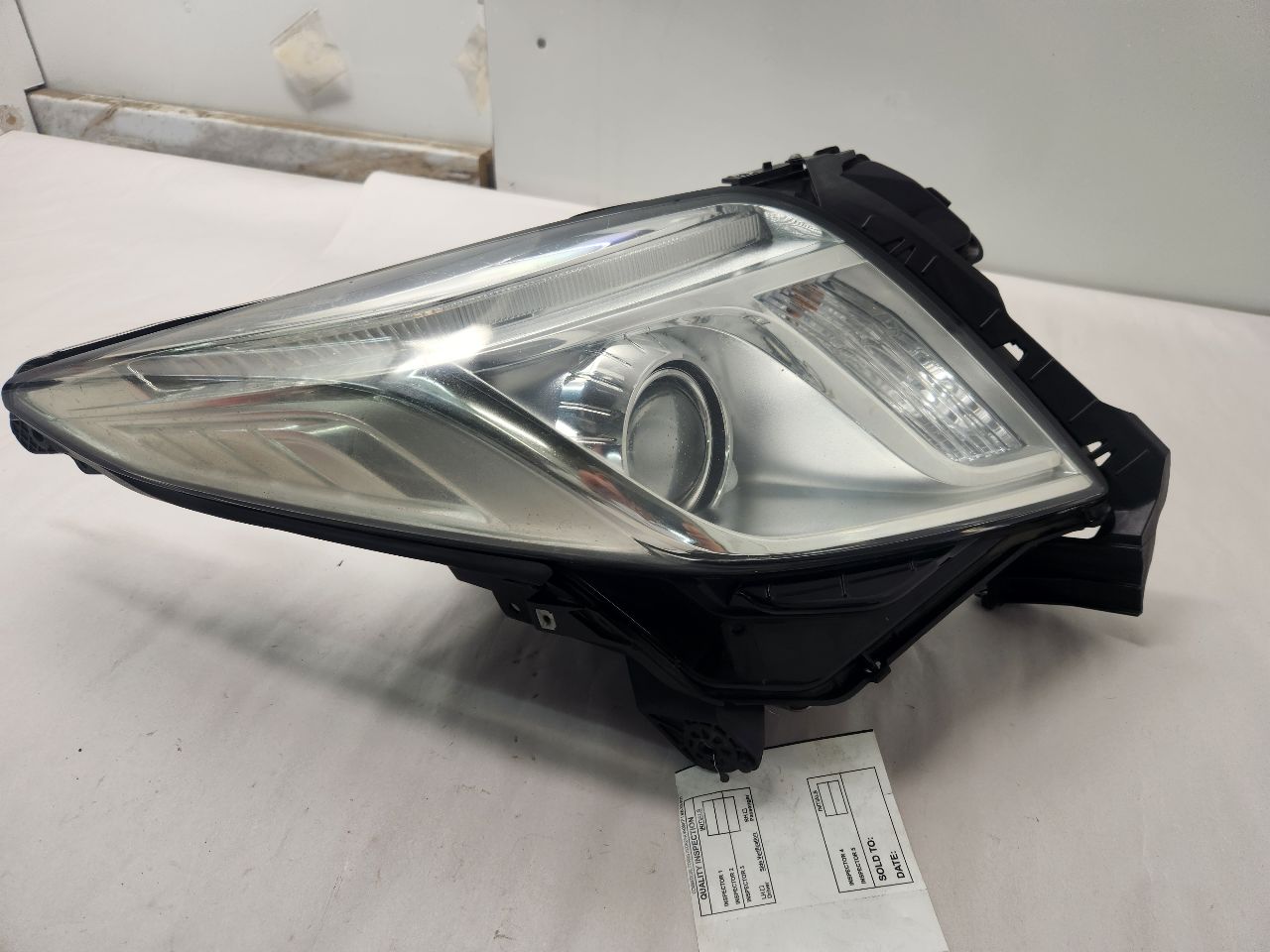 2014 CADILLAC XTS 6cyl Gasoline 3.6 Left HEADLAMP ASSEMBLY - 473744