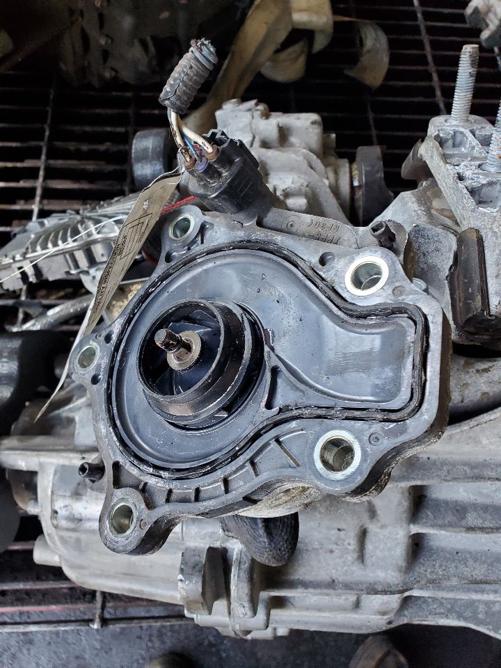 2016 TOYOTA PRIUS Coolant Pump - 473858 — photo 1