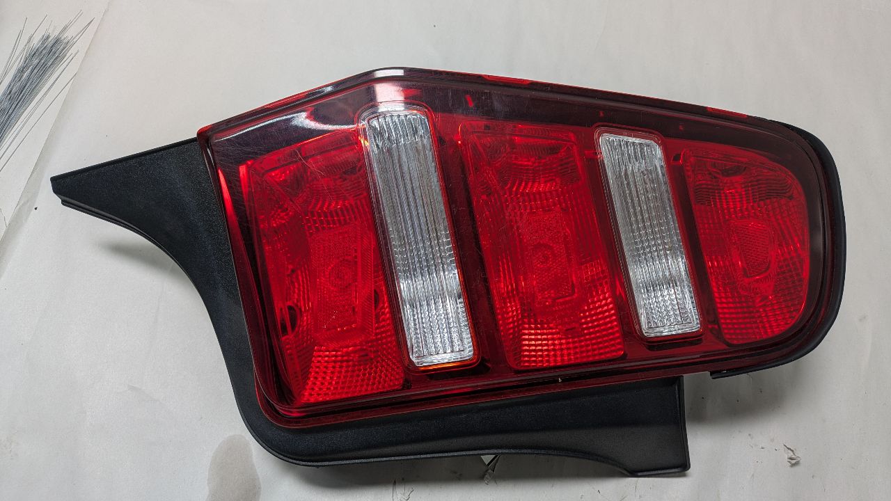 2011 FORD MUSTANG Left TAIL LAMP - 473924