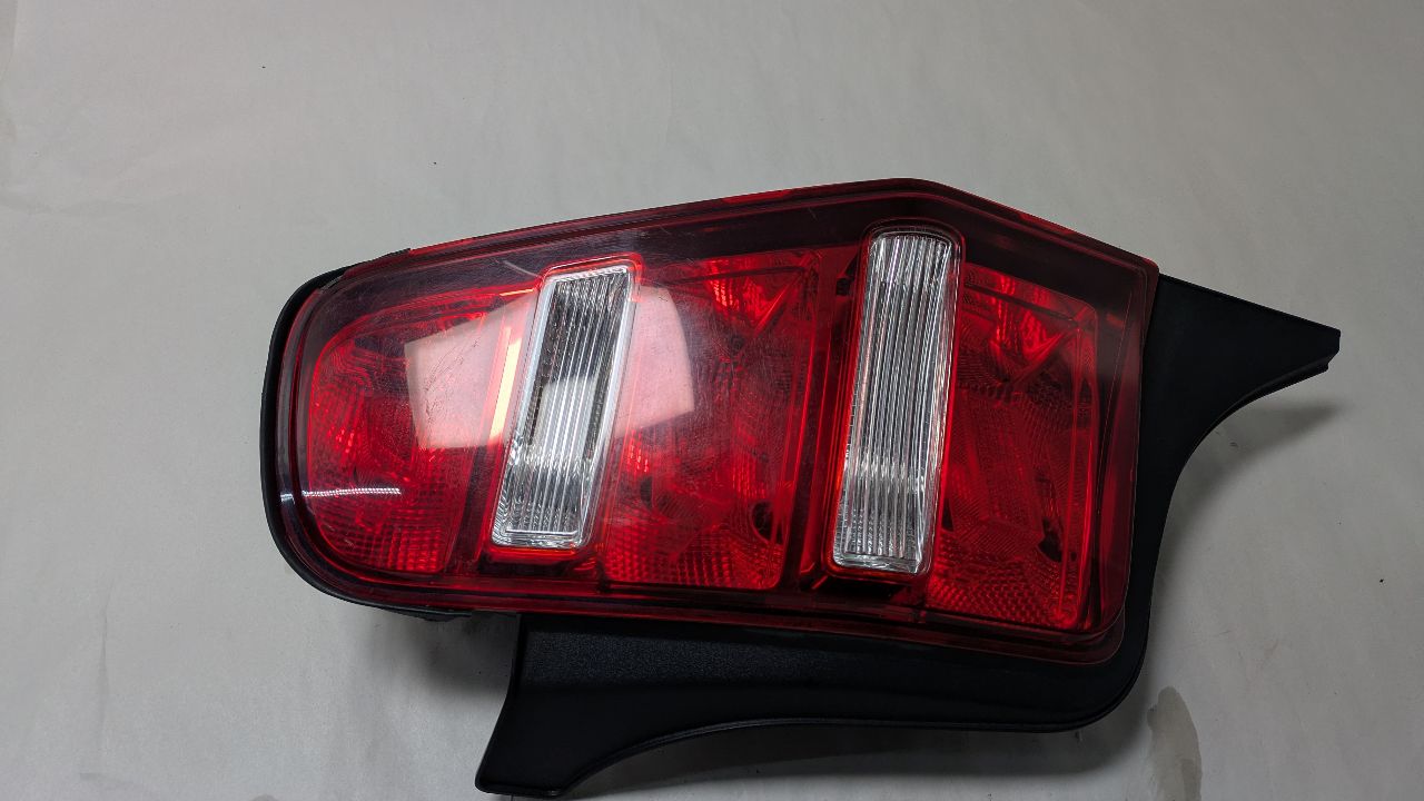 2011 FORD MUSTANG TAIL LAMP - 473925