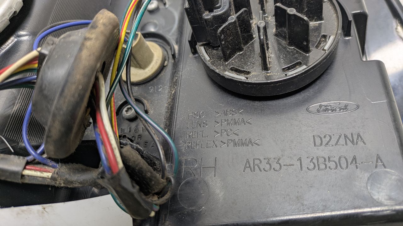 2011 FORD MUSTANG TAIL LAMP - 473925 — photo 5