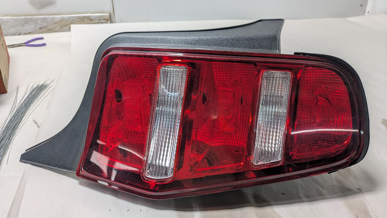 2011 FORD MUSTANG TAIL LAMP - 473925 — photo 8