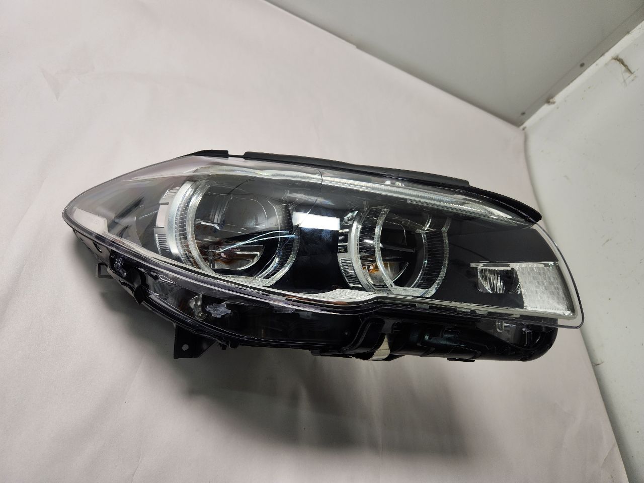 2015 BMW 550i Right HEADLAMP ASSEMBLY - 474769