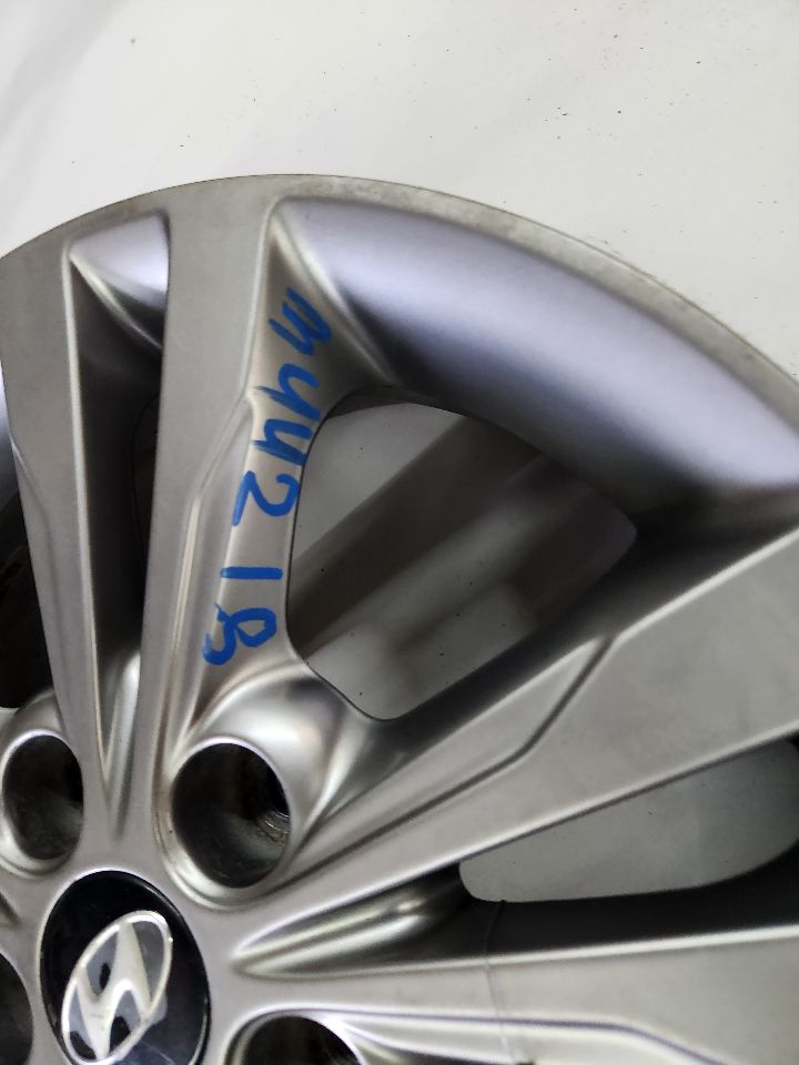 2017 HYUNDAI ELANTRA WHEEL - 475130 — photo 3