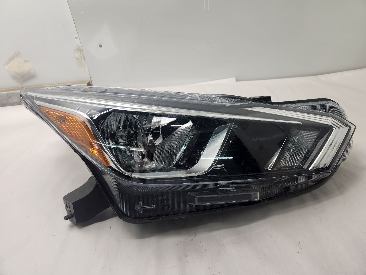 2024 NISSAN VERSA Right HEADLAMP ASSEMBLY - 475669