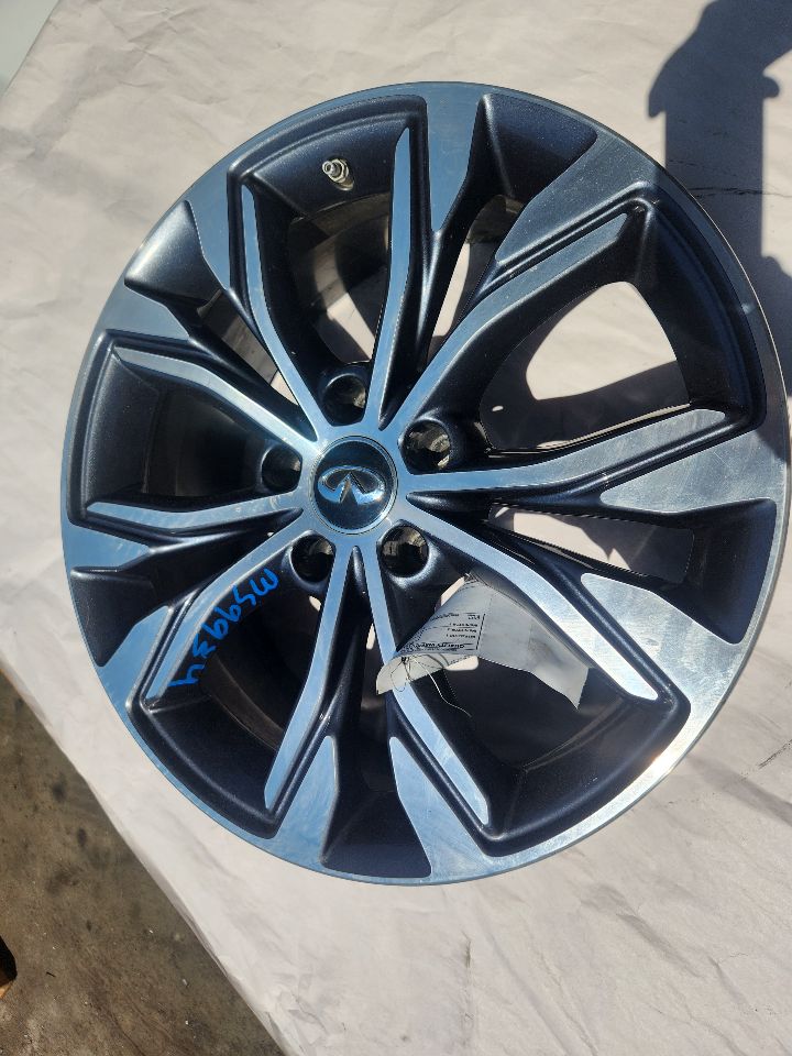 2017 INFINITI QX30 WHEEL - 475795 — photo 2