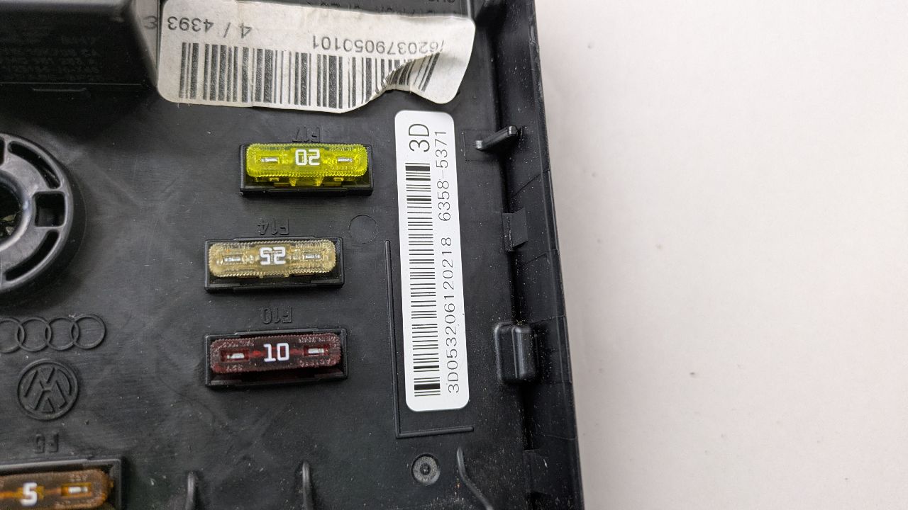 2018 AUDI Q3 Fuse Box, Engine - 476511 — photo 2