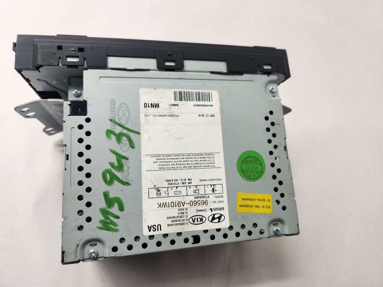 2015 KIA SEDONA 6cyl Gasoline 3.3 Radio Audio - 476644 — photo 6