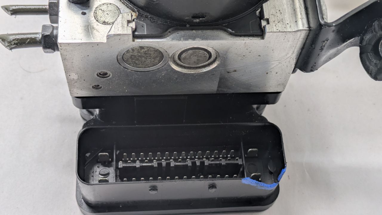 2013 HYUNDAI GENESIS Anti-lock Brake Pts - 476945 — photo 3