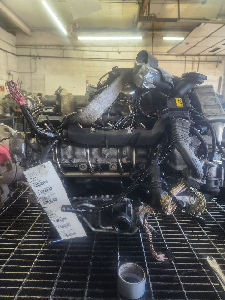 2011 BMW 550i ENGINE ASSEMBLY - 477058 — photo 4