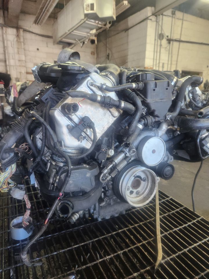 2011 BMW 550i ENGINE ASSEMBLY - 477058 — photo 8