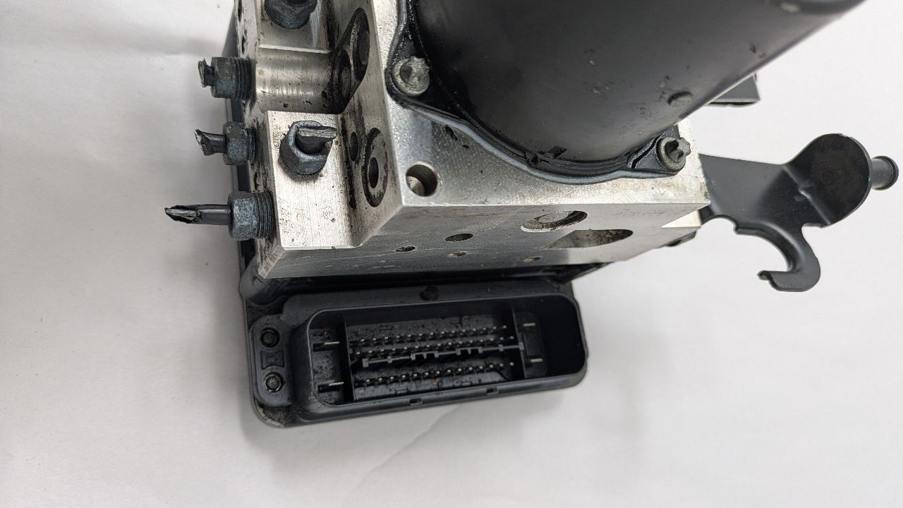 2008 BMW 528i Anti-lock Brake Pts - 477864 — photo 4