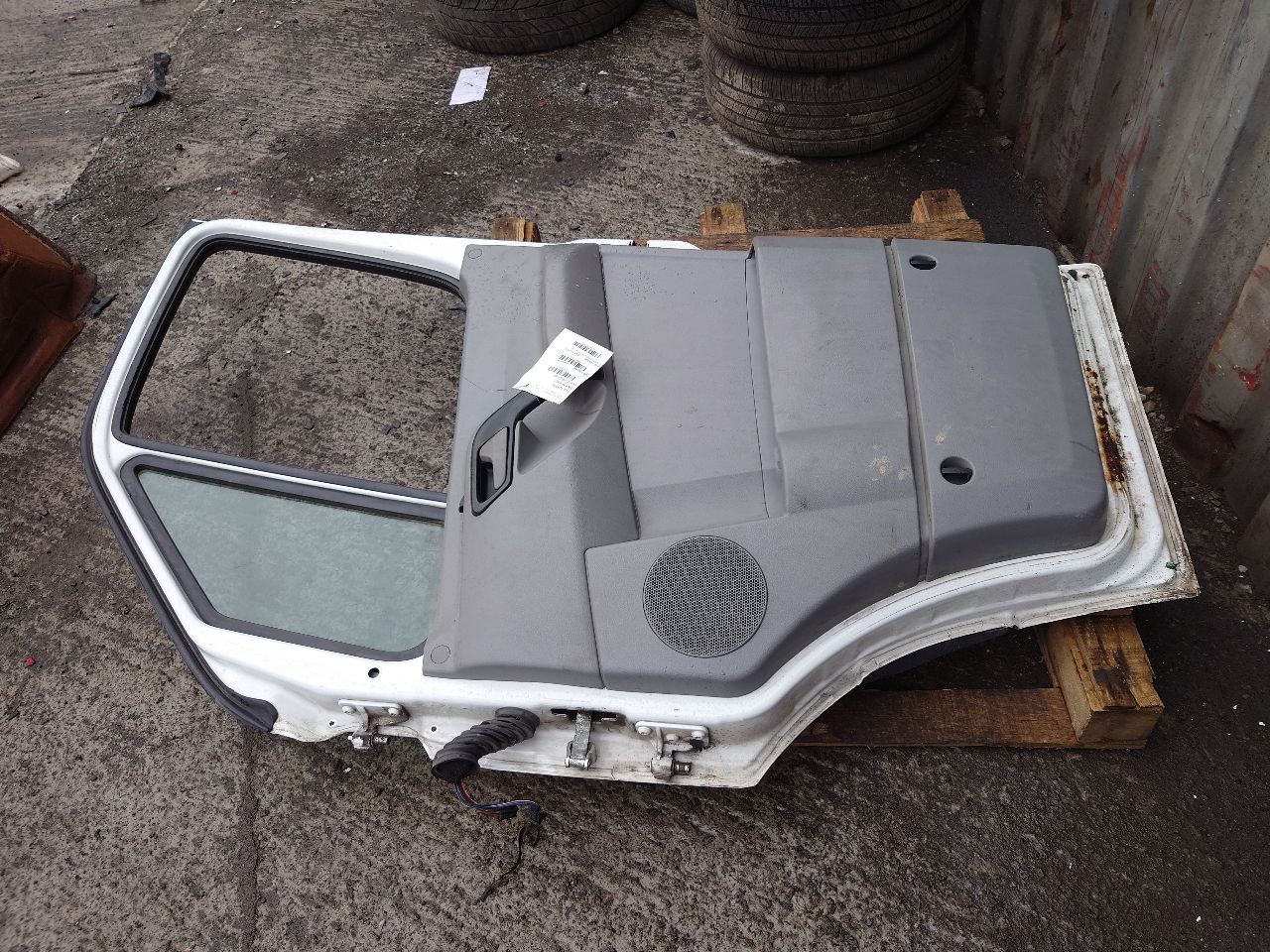 2011 MERCEDES-BENZ SPRINTER 2500 Right DOOR ASSEMBLY, FR - 478519 — photo 3