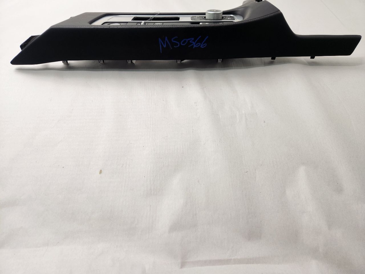 2023 INFINITI QX60 Console, Front - 478744 — photo 2