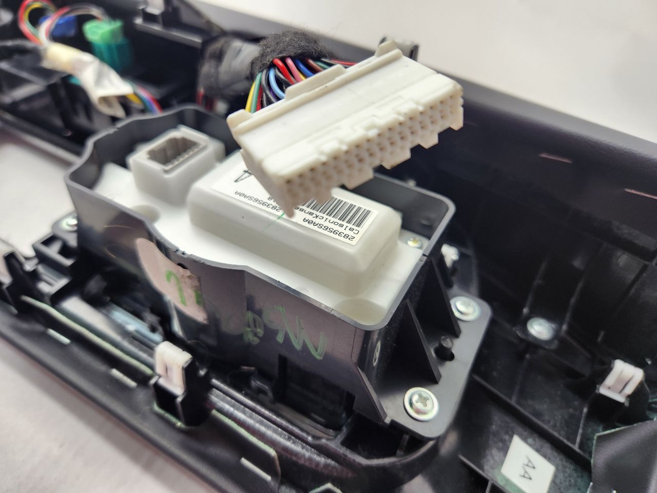 2023 INFINITI QX60 Console, Front - 478744 — photo 5