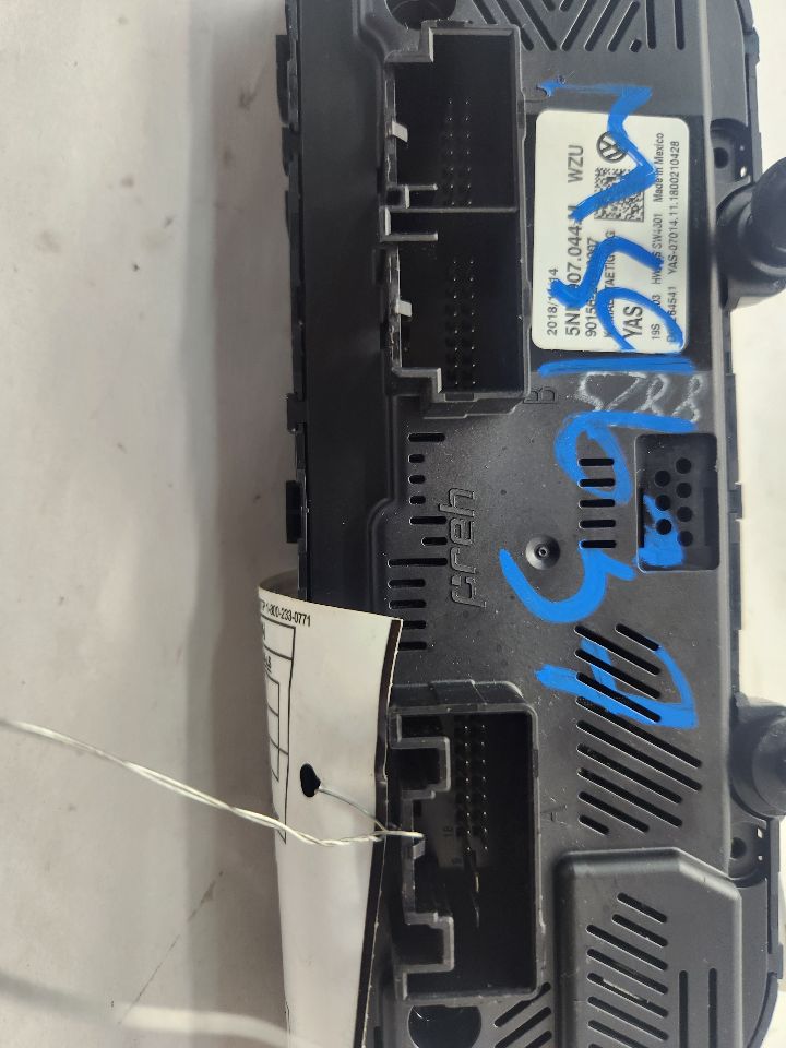 2019 VOLKSWAGEN TIGUAN TEMP CONTROL - 479262 — photo 3