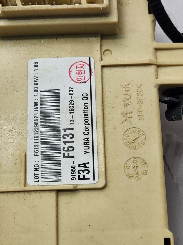 2017 KIA CADENZA Fuse Box, Cabin - 479430 — photo 2