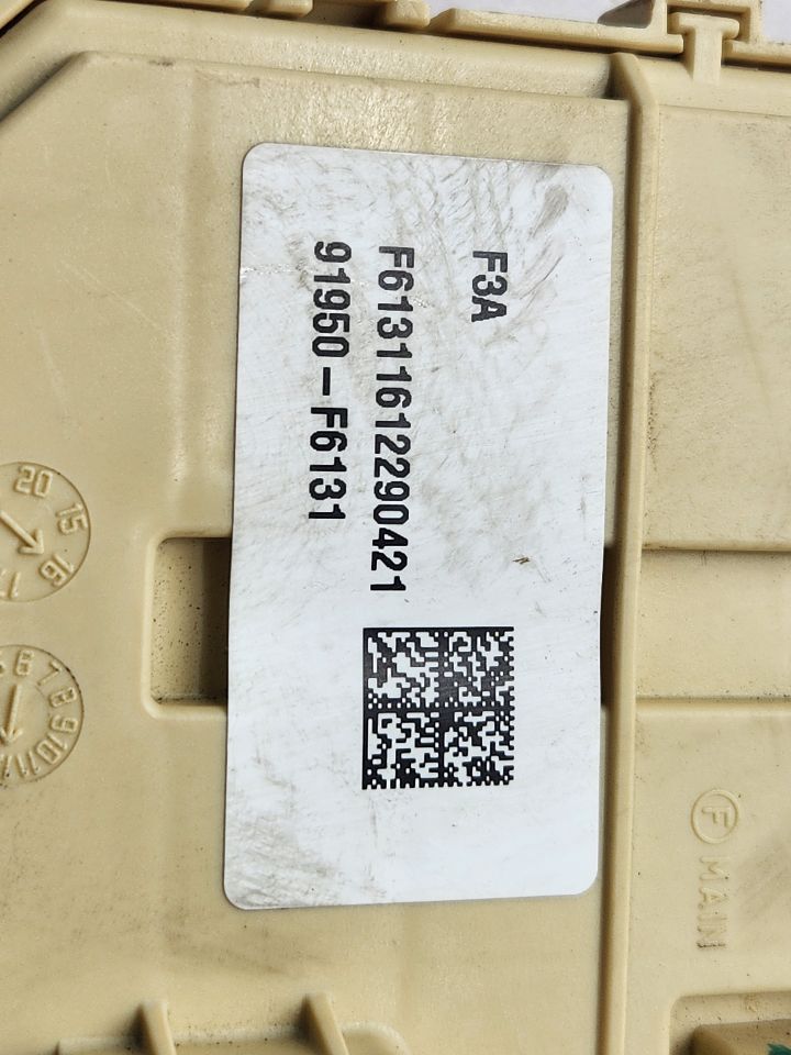 2017 KIA CADENZA Fuse Box, Cabin - 479430 — photo 4