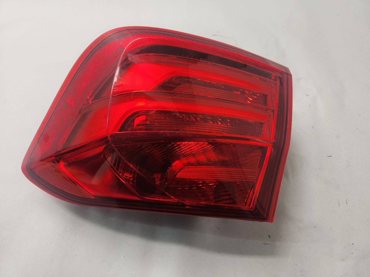 2013 BMW 328i Right TAIL LAMP - 479653 — photo 1