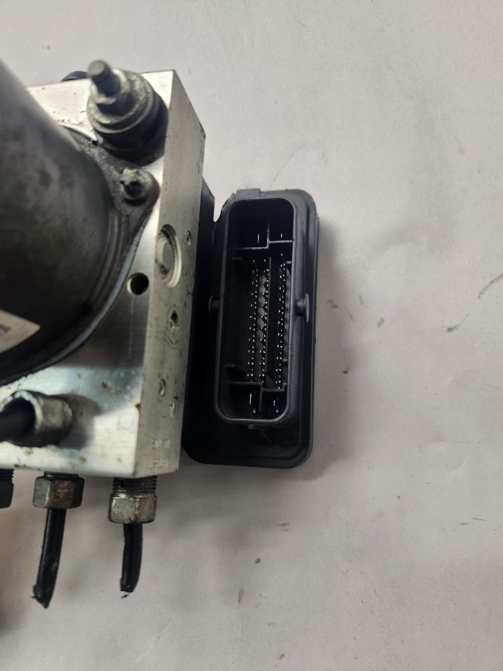2015 JEEP CHEROKEE Anti-lock Brake Pts - 479724 — photo 2