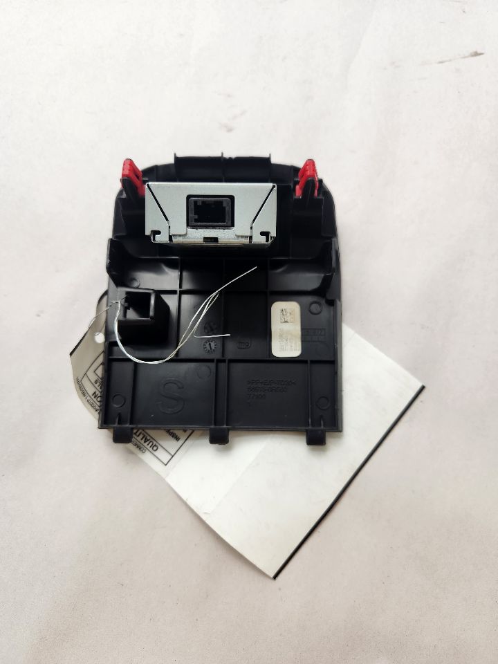 2023 TOYOTA RAV4 Console, Front - 479861 — photo 2