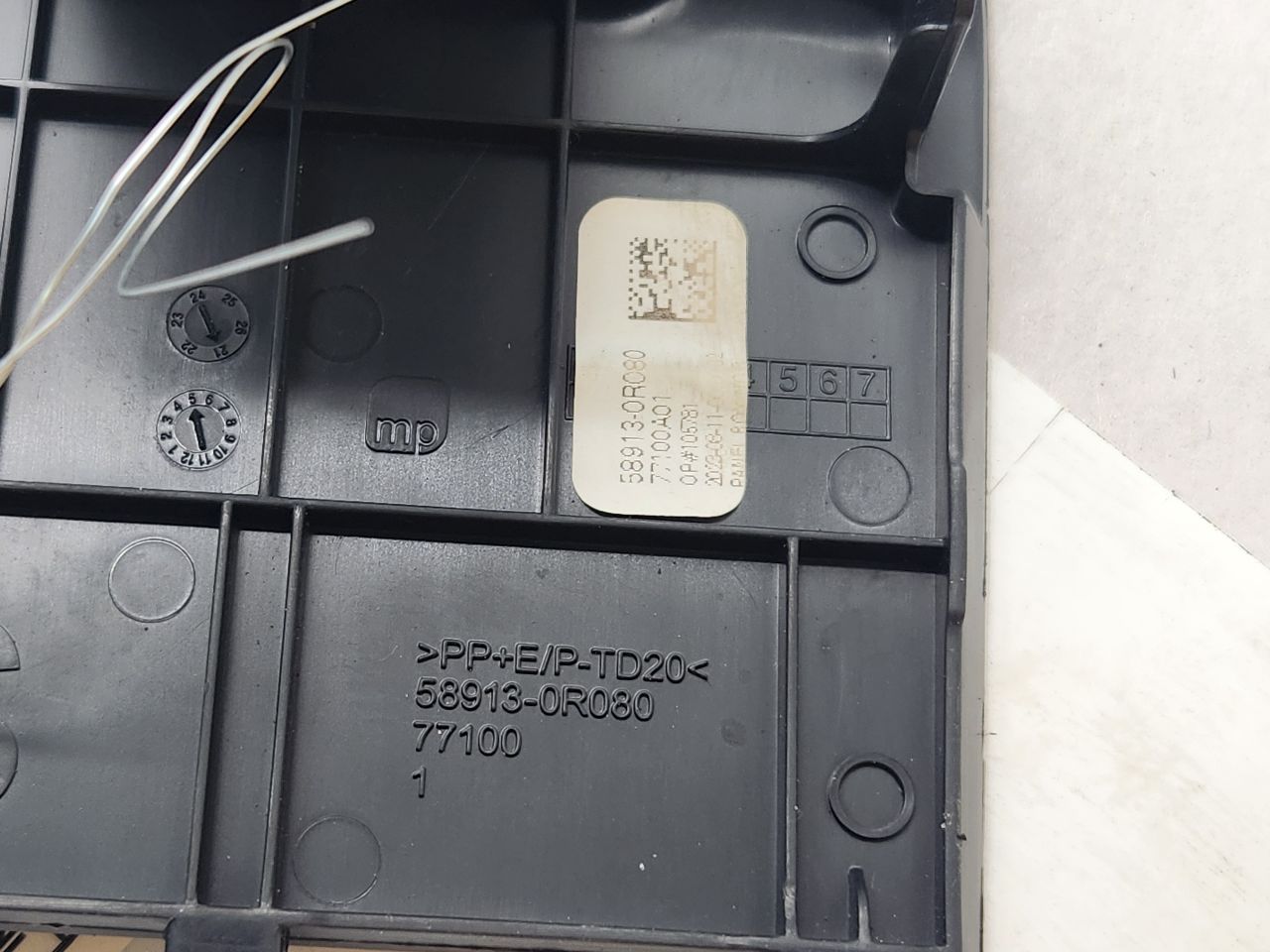 2023 TOYOTA RAV4 Console, Front - 479861 — photo 3