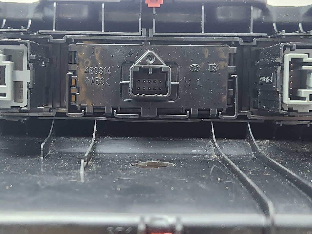 2023 TOYOTA RAV4 Console, Front - 479864 — photo 3