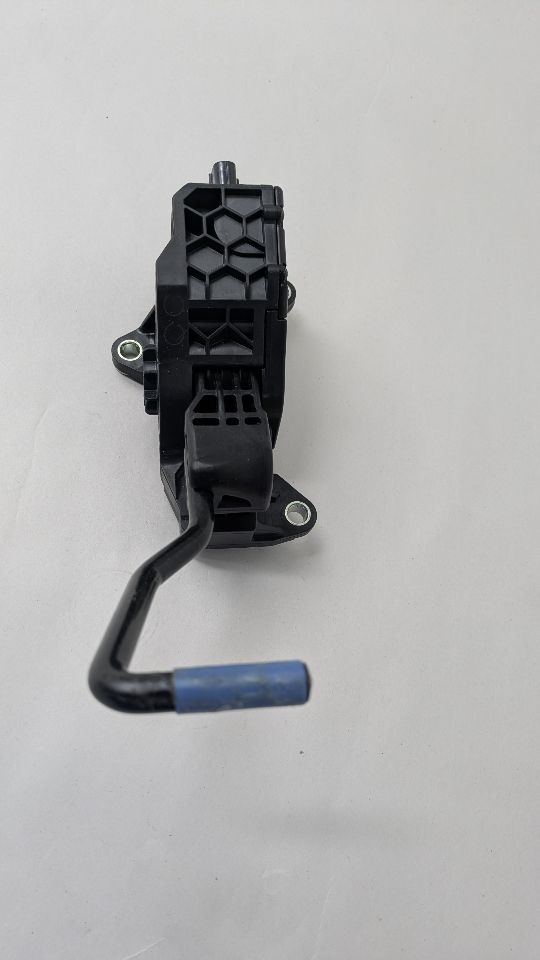 2023 TOYOTA VENZA Pedal, Brake/Clutch - 479952 — photo 2