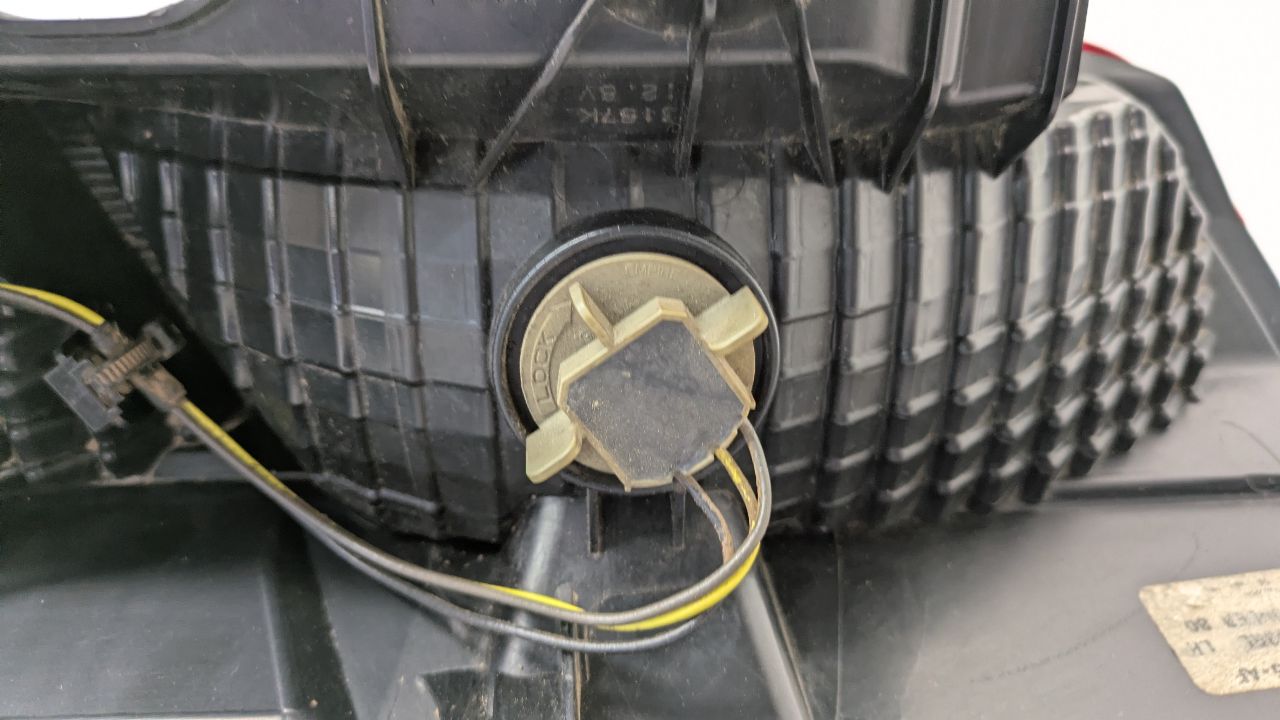 2015 FORD TRANSIT 150 3.7L 6cyl Gasoline VVT Left TAIL LAMP - 482229 — photo 5