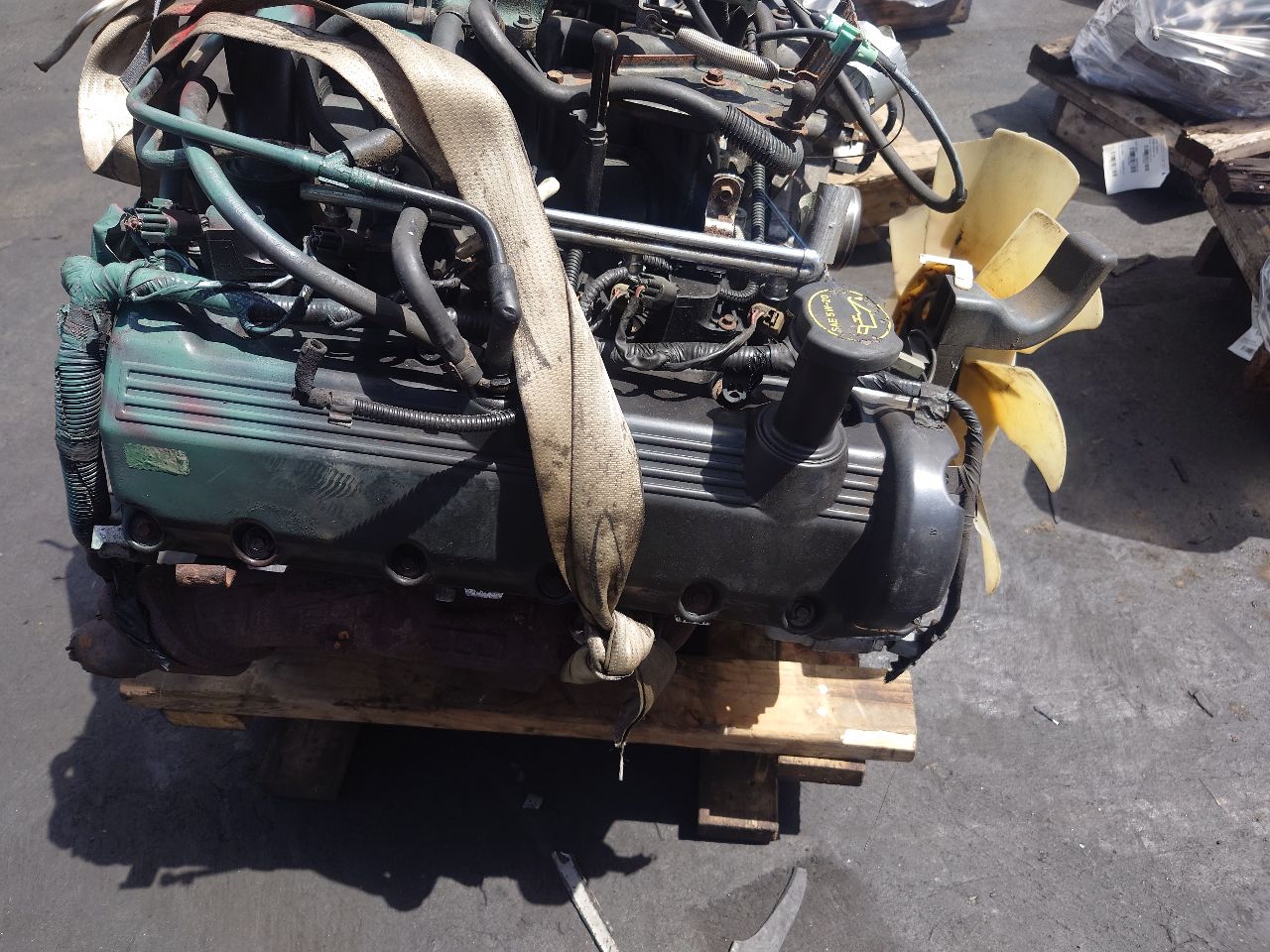 2004 FORD EXPEDITION 8cyl Gasoline 5.4 ENGINE ASSEMBLY - 482372 — photo 2